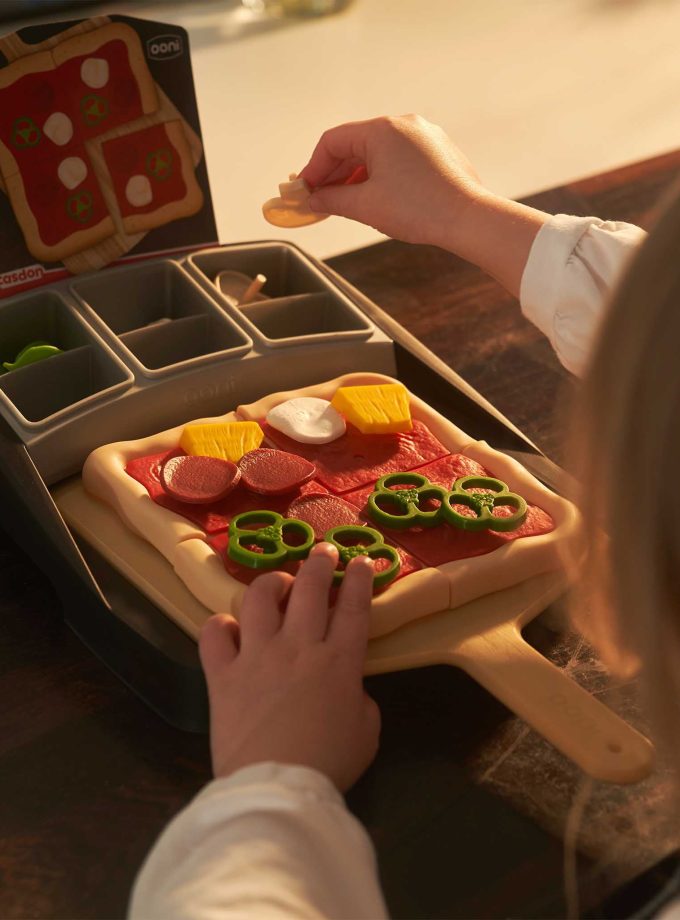 Casdon Ooni Toy Pizza Topping Station